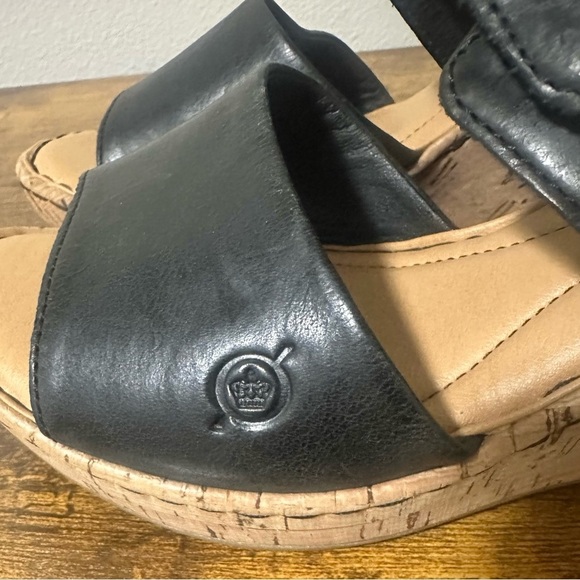 Born Woman's Black Leather Wedge Sandal EUC Size 9 - Picture 5 of 8